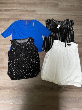 Women’s 4 blouse bundle size xs
